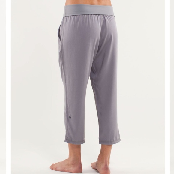 Lululemon Post Power Crop Fossil Grey Size 8 - Picture 4 of 14